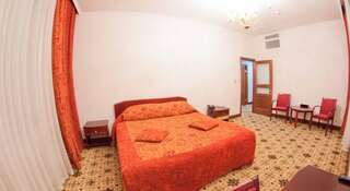 Гостиница Версаль Владивосток Улучшенный двухместный номер с 1 кроватью-2